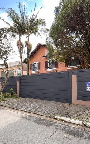 Casa à venda com 270m², 3 quartos e 4 vagasFachada + plaquinha