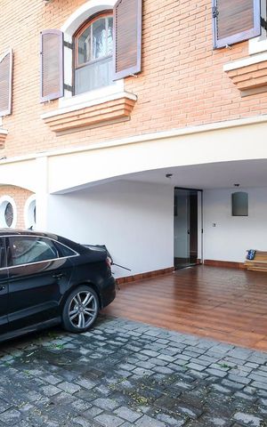 Casa à venda com 270m², 3 quartos e 4 vagasGaragem