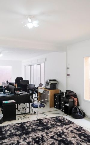 Casa à venda com 270m², 3 quartos e 4 vagasSala