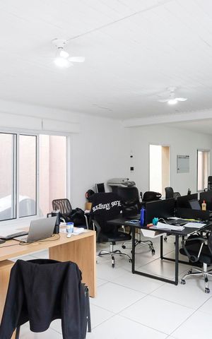 Casa à venda com 270m², 3 quartos e 4 vagasSala