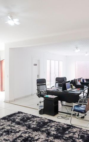 Casa à venda com 270m², 3 quartos e 4 vagasSala