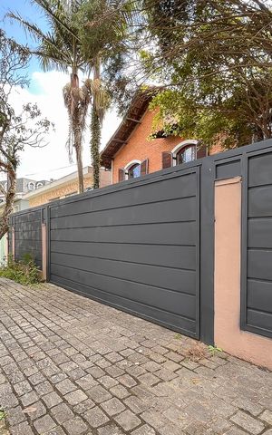 Casa à venda com 270m², 3 quartos e 4 vagasFachada + plaquinha
