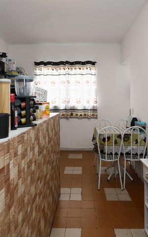 Casa à venda com 194m², 4 quartos e 2 vagas Casa à venda com 194m², 4 quartos e 2 vagascasa 1 cozinha