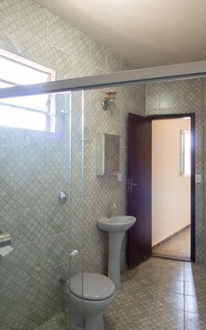 Casa para alugar com 300m², 3 quartos e 3 vagas Casa para alugar com 300m², 3 quartos e 3 vagasBanheiro da Suíte