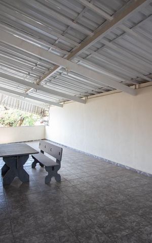 Casa para alugar com 300m², 3 quartos e 3 vagas Casa para alugar com 300m², 3 quartos e 3 vagasVaranda