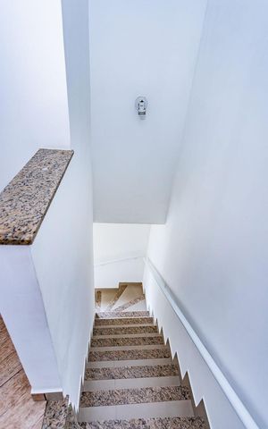 Casa para alugar com 100m², 2 quartos e 1 vaga Casa para alugar com 100m², 2 quartos e 1 vagaEscada