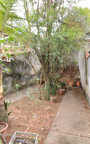 Casa à venda com 139m², 2 quartos e 2 vagasQuintal - Fundos