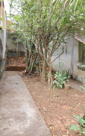 Casa à venda com 139m², 2 quartos e 2 vagasQuintal - Fundos