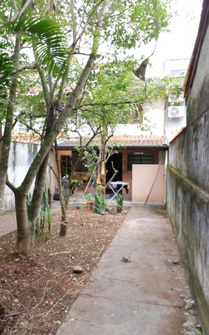 Casa à venda com 139m², 2 quartos e 2 vagasQuintal - Fundos