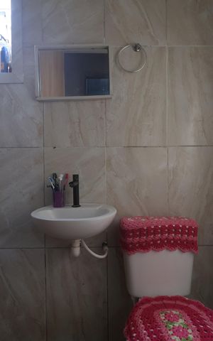 Casa à venda com 90m², 3 quartos e sem vagaBanheiro 