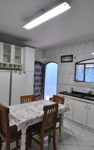 Casa à venda com 320m², 4 quartos e 2 vagasCozinha