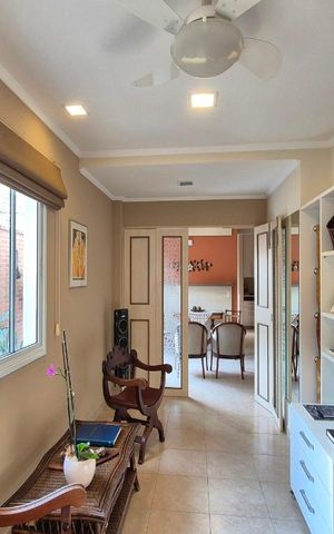 Casa à venda com 177m², 3 quartos e 2 vagas Casa à venda com 177m², 3 quartos e 2 vagasSala