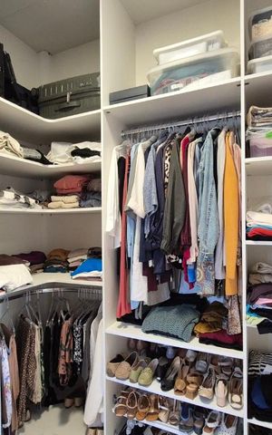 Casa à venda com 177m², 3 quartos e 2 vagas Casa à venda com 177m², 3 quartos e 2 vagasCloset da Suíte