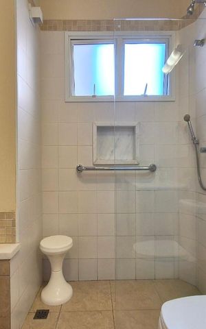 Casa à venda com 177m², 3 quartos e 2 vagas Casa à venda com 177m², 3 quartos e 2 vagasBanheiro da Suíte