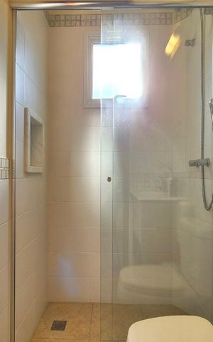 Casa à venda com 177m², 3 quartos e 2 vagas Casa à venda com 177m², 3 quartos e 2 vagasBanheiro