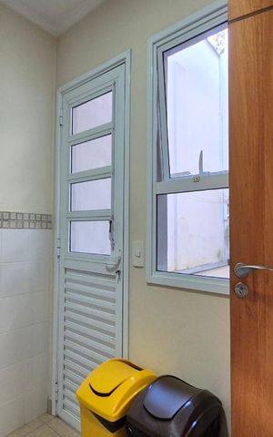 Casa à venda com 177m², 3 quartos e 2 vagas Casa à venda com 177m², 3 quartos e 2 vagasÁrea de Serviço