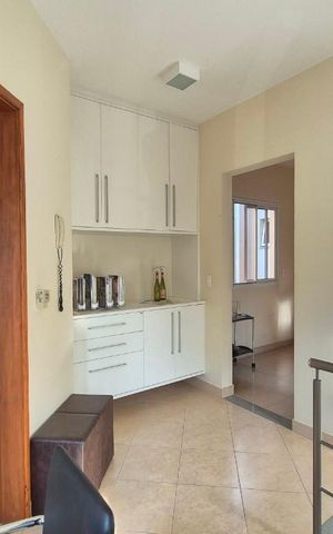 Casa à venda com 177m², 3 quartos e 2 vagas Casa à venda com 177m², 3 quartos e 2 vagasHall dos Quartos