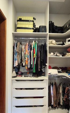 Casa à venda com 177m², 3 quartos e 2 vagas Casa à venda com 177m², 3 quartos e 2 vagasCloset da Suíte