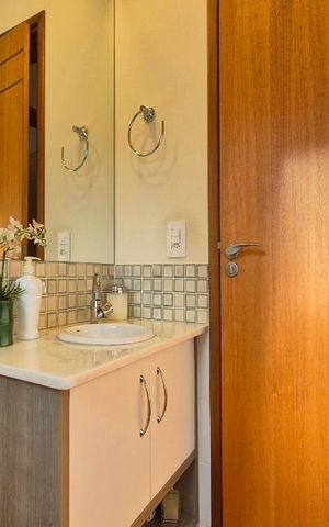 Casa à venda com 177m², 3 quartos e 2 vagas Casa à venda com 177m², 3 quartos e 2 vagasBanheiro