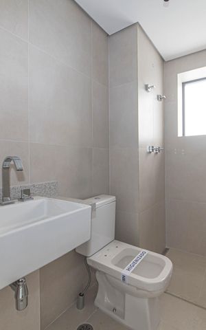 Apartamento à venda com 265m², 3 quartos e 4 vagas Apartamento à venda com 265m², 3 quartos e 4 vagasBanheiro da Suíte 1