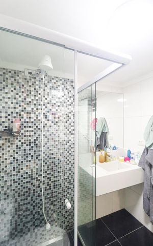 Casa de condomínio à venda com 200m², 5 quartos e 2 vagasCasa 2- Banheiro da suíte
