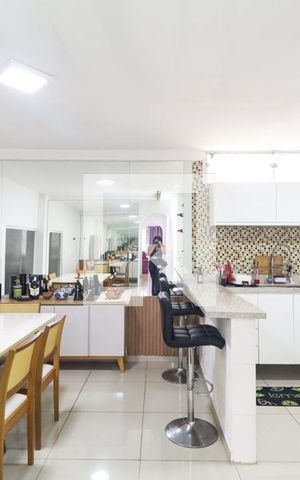 Casa de condomínio à venda com 200m², 5 quartos e 2 vagasCasa 2 - Cozinha