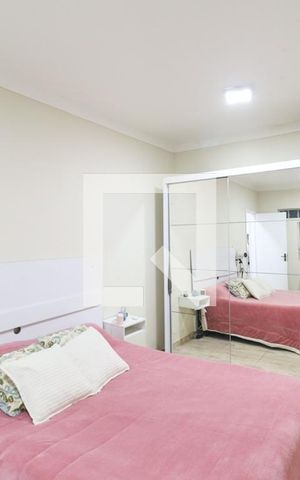 Casa de condomínio à venda com 200m², 5 quartos e 2 vagasCasa 2- Suíte