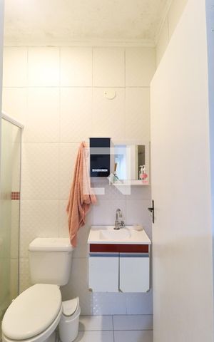 Casa de condomínio para alugar com 180m², 3 quartos e 2 vagas Casa de condomínio para alugar com 180m², 3 quartos e 2 vagasBanheiro suíte 2