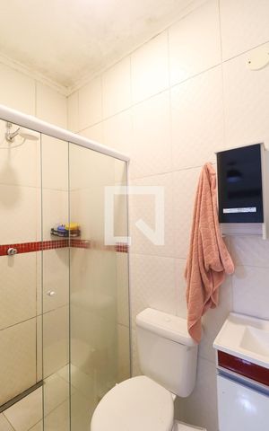 Casa de condomínio para alugar com 180m², 3 quartos e 2 vagas Casa de condomínio para alugar com 180m², 3 quartos e 2 vagasBanheiro suíte 2