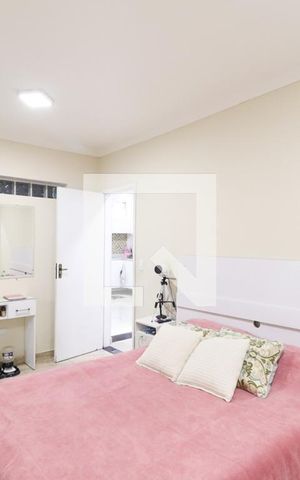 Casa de condomínio para alugar com 180m², 3 quartos e 2 vagas Casa de condomínio para alugar com 180m², 3 quartos e 2 vagasSuíte