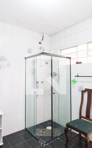 Casa de condomínio para alugar com 180m², 3 quartos e 2 vagas Casa de condomínio para alugar com 180m², 3 quartos e 2 vagasBanheiro social