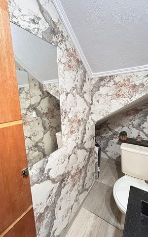 Casa à venda com 180m², 3 quartos e 2 vagas Casa à venda com 180m², 3 quartos e 2 vagasBanheiro