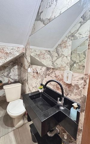 Casa à venda com 180m², 3 quartos e 2 vagas Casa à venda com 180m², 3 quartos e 2 vagasBanheiro