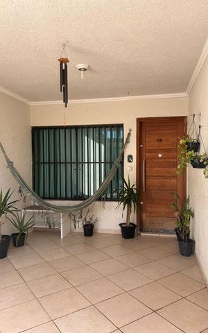 Casa à venda com 180m², 3 quartos e 2 vagas Casa à venda com 180m², 3 quartos e 2 vagasGaragem