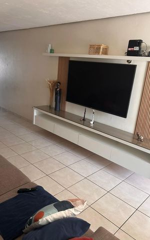 Casa à venda com 180m², 3 quartos e 2 vagas Casa à venda com 180m², 3 quartos e 2 vagasSala