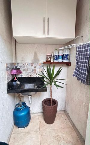 Casa à venda com 180m², 3 quartos e 2 vagas Casa à venda com 180m², 3 quartos e 2 vagasÁrea de serviço
