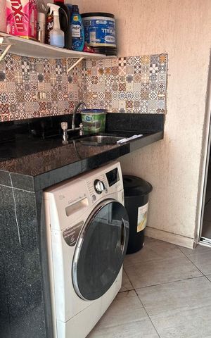 Casa à venda com 180m², 3 quartos e 2 vagas Casa à venda com 180m², 3 quartos e 2 vagasÁrea de serviço