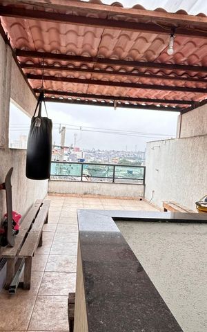 Casa à venda com 180m², 3 quartos e 2 vagas Casa à venda com 180m², 3 quartos e 2 vagasVaranda