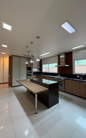 Casa de condomínio à venda com 424m², 4 quartos e 3 vagas