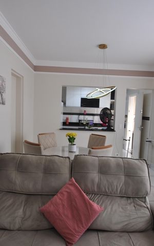 Casa à venda com 94m², 3 quartos e 2 vagasSala