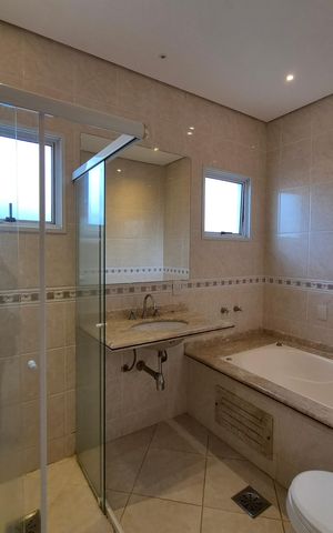 Casa de condomínio para alugar com 312m², 3 quartos e 4 vagas Casa de condomínio para alugar com 312m², 3 quartos e 4 vagasBanheiro