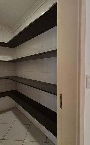 Casa de condomínio para alugar com 312m², 3 quartos e 4 vagas Casa de condomínio para alugar com 312m², 3 quartos e 4 vagasDespensa Cozinha