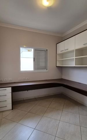 Casa de condomínio para alugar com 312m², 3 quartos e 4 vagas Casa de condomínio para alugar com 312m², 3 quartos e 4 vagasQuarto