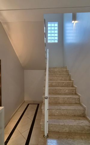 Casa de condomínio para alugar com 312m², 3 quartos e 4 vagas Casa de condomínio para alugar com 312m², 3 quartos e 4 vagasSala