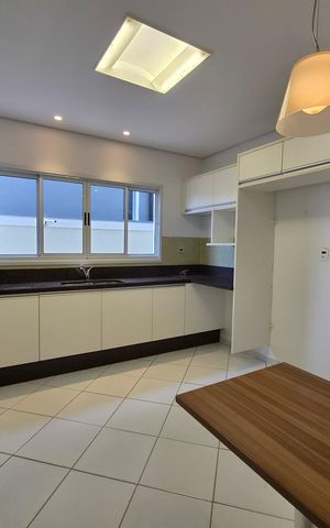 Casa de condomínio para alugar com 312m², 3 quartos e 4 vagas Casa de condomínio para alugar com 312m², 3 quartos e 4 vagasCozinha