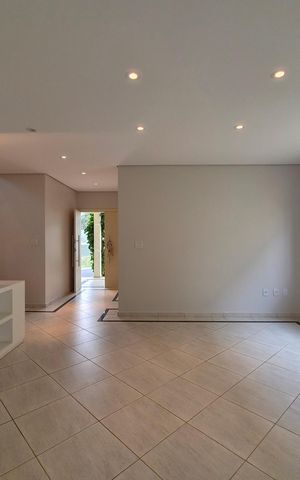 Casa de condomínio para alugar com 312m², 3 quartos e 4 vagas Casa de condomínio para alugar com 312m², 3 quartos e 4 vagasSala