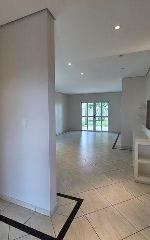 Casa de condomínio para alugar com 312m², 3 quartos e 4 vagas Casa de condomínio para alugar com 312m², 3 quartos e 4 vagasSala