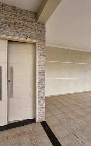 Casa de condomínio para alugar com 312m², 3 quartos e 4 vagas Casa de condomínio para alugar com 312m², 3 quartos e 4 vagasÁrea externa