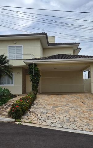 Casa de condomínio para alugar com 312m², 3 quartos e 4 vagas Casa de condomínio para alugar com 312m², 3 quartos e 4 vagasFachada