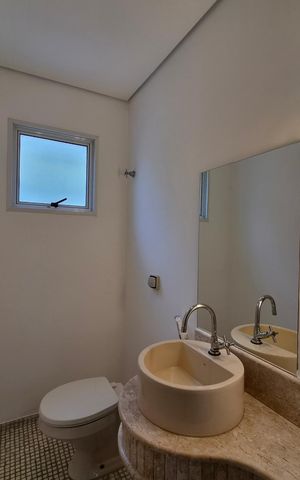 Casa de condomínio para alugar com 312m², 3 quartos e 4 vagas Casa de condomínio para alugar com 312m², 3 quartos e 4 vagasBanheiro